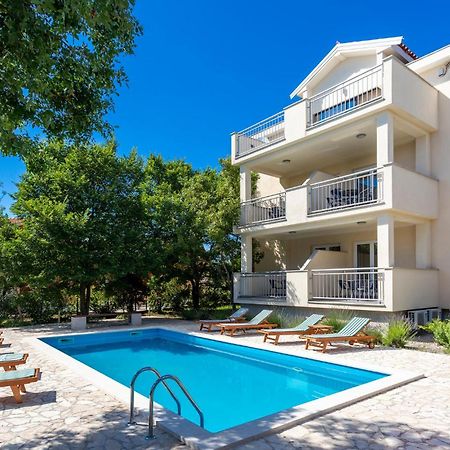 2 Bedroom Beautiful Apartment In Pinezici エクステリア 写真