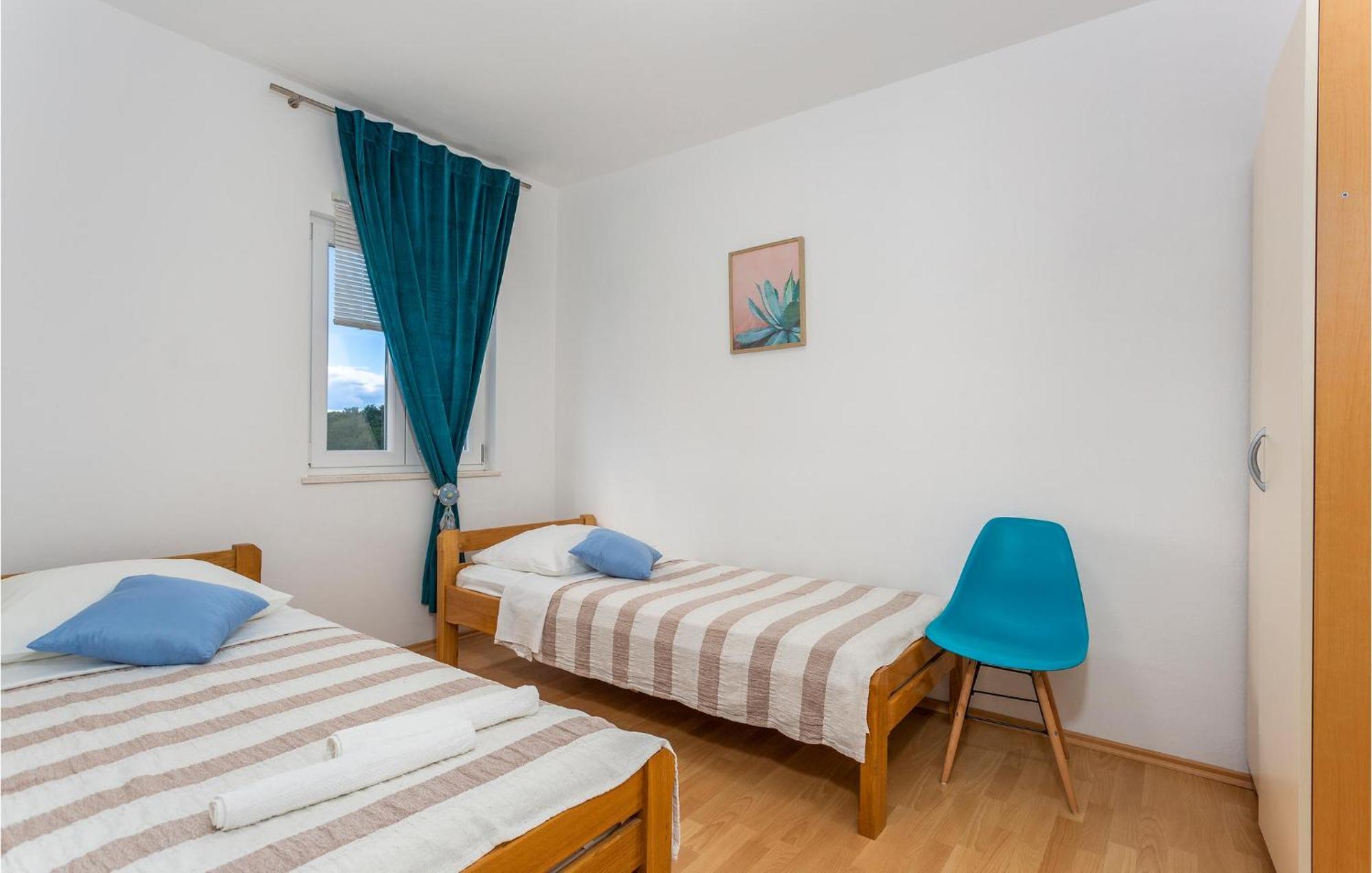2 Bedroom Beautiful Apartment In Pinezici エクステリア 写真