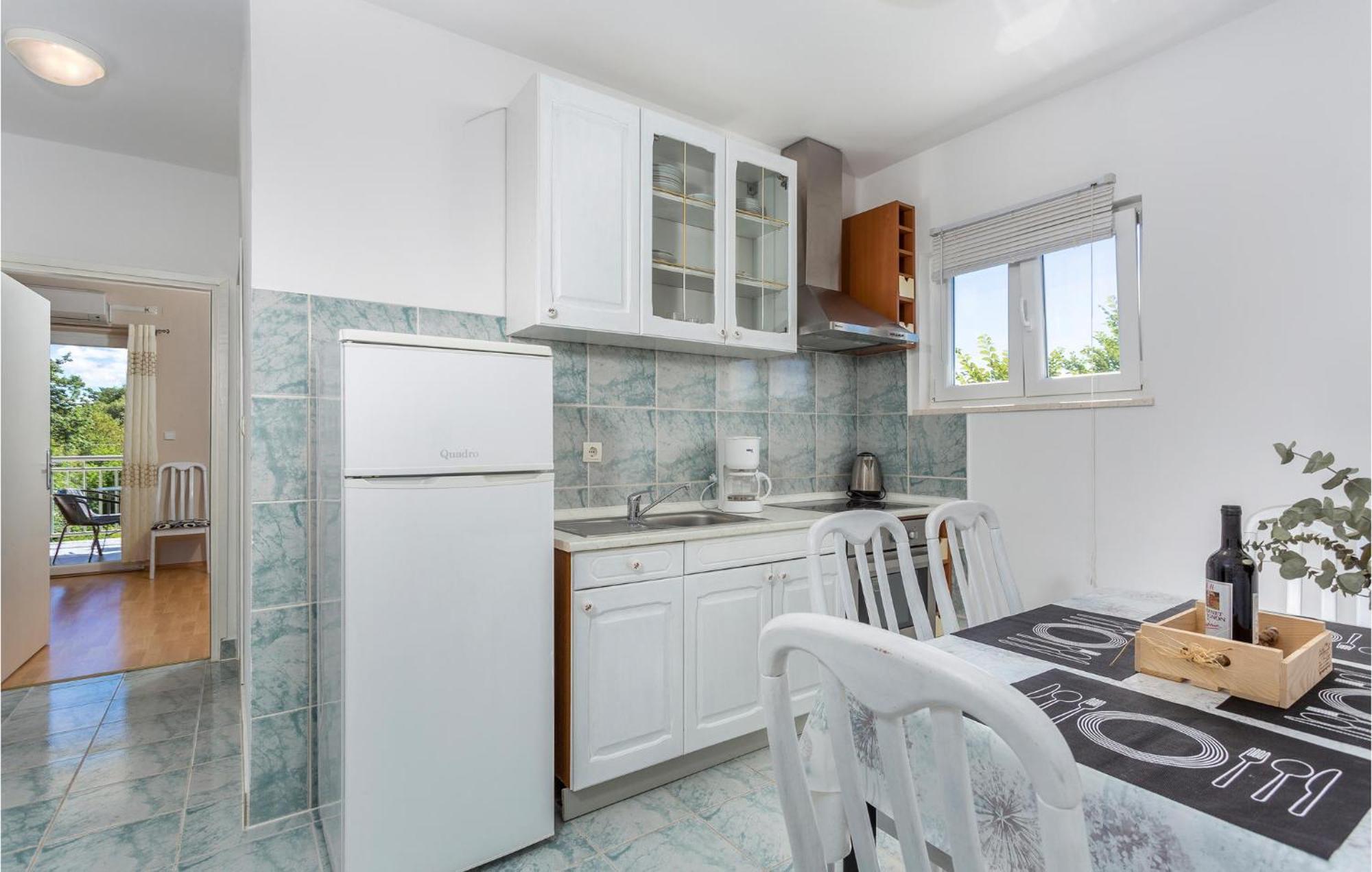 2 Bedroom Beautiful Apartment In Pinezici エクステリア 写真