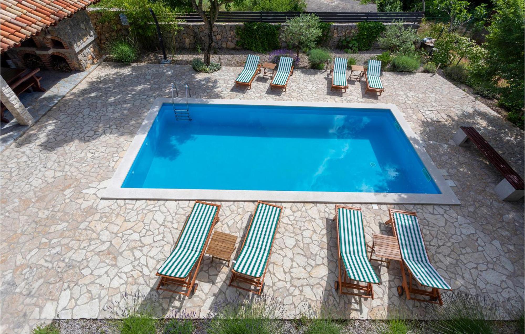 2 Bedroom Beautiful Apartment In Pinezici エクステリア 写真