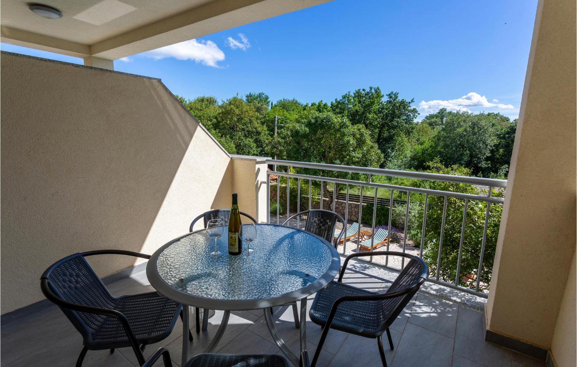2 Bedroom Beautiful Apartment In Pinezici エクステリア 写真