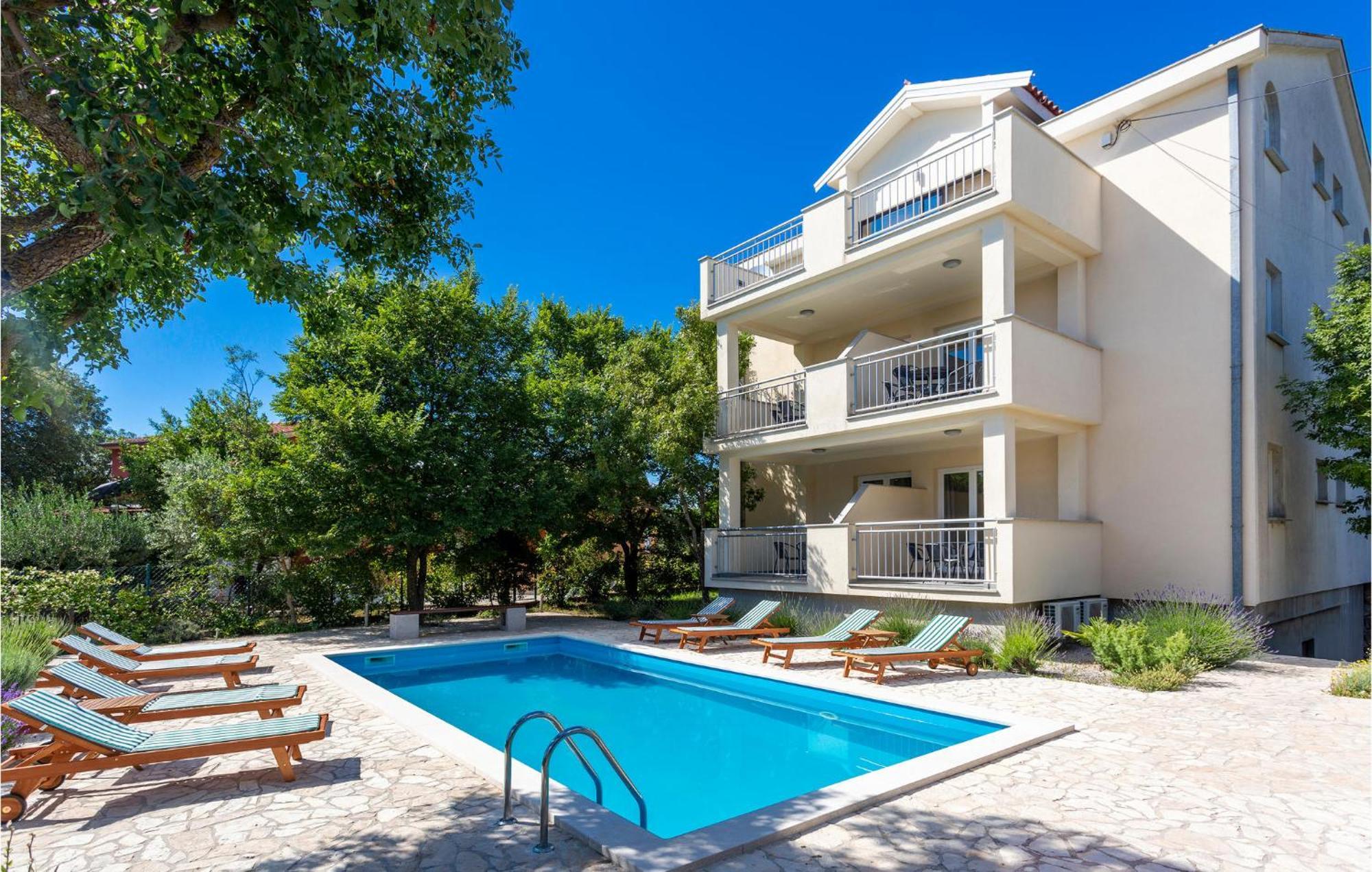 2 Bedroom Beautiful Apartment In Pinezici エクステリア 写真