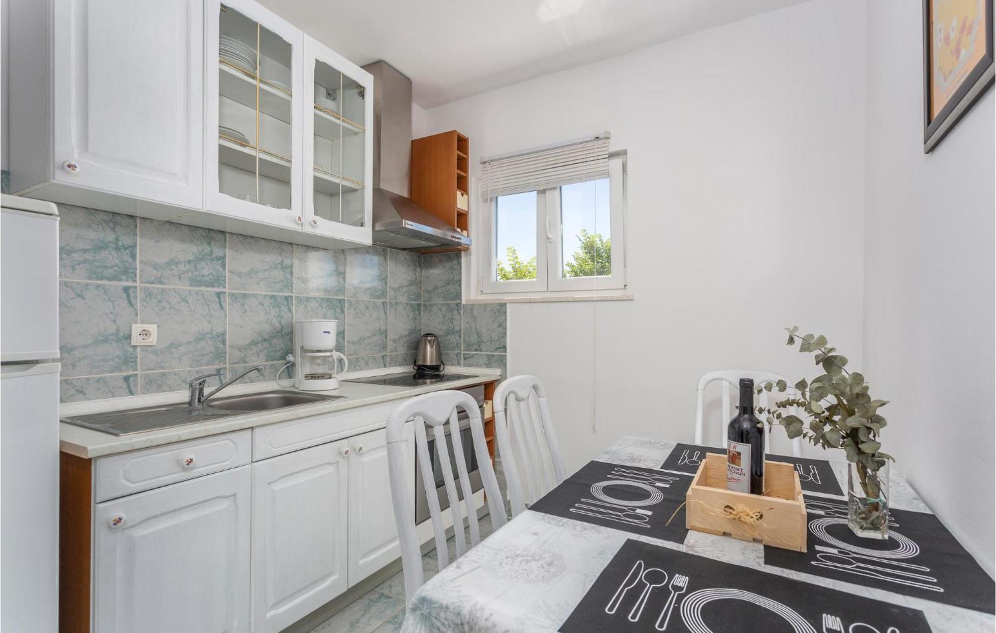2 Bedroom Beautiful Apartment In Pinezici エクステリア 写真
